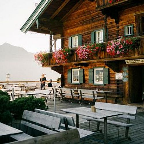kulinarik-gasthaus-kitzbuehel-terrasse-c-kitzbuehel-tourismus-3-930x620