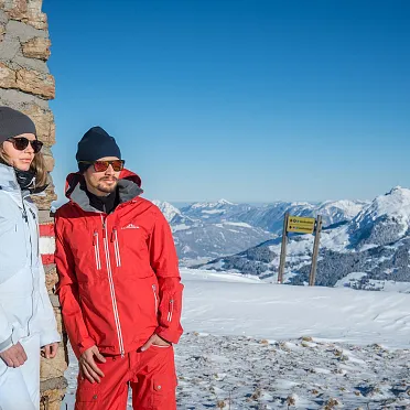 ckitzski-winterwandern-bei-sonnenschein-in-kitzbuehel